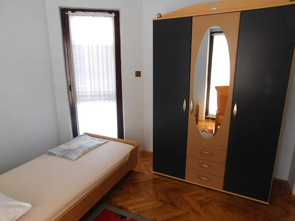 Apartments Blazevic Pula 0*,